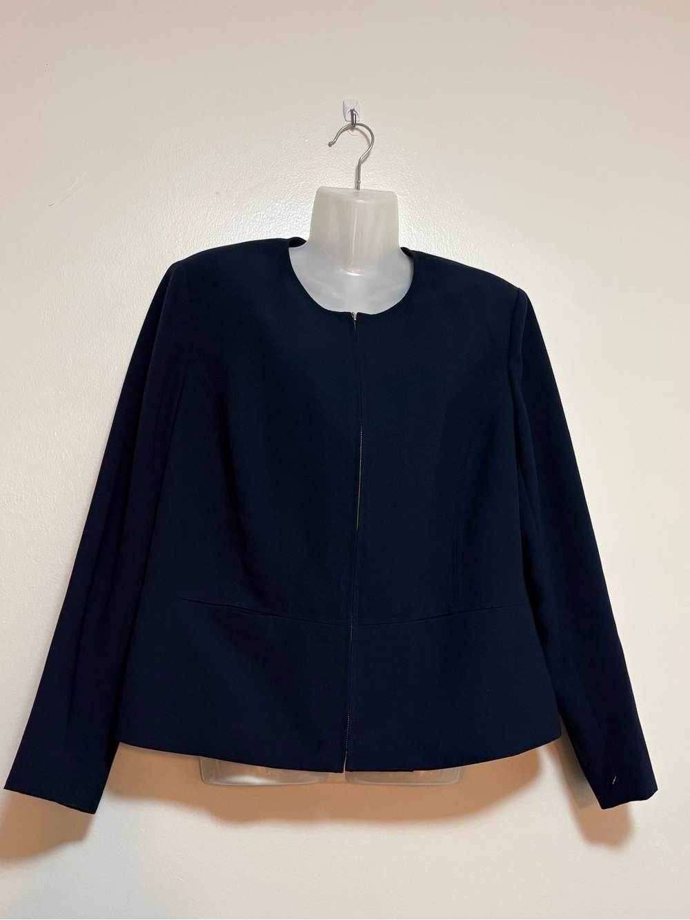 JM COLLECTION NAVY BLUE BLAZER SIZE 12